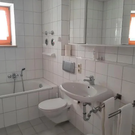 Kontaktlos - Ruhige Landhauswohnung Im Grunen By Stayfritz